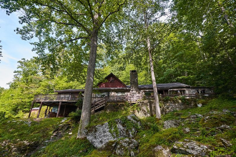 A Mountain Hideaway That Feels Like A Discovery