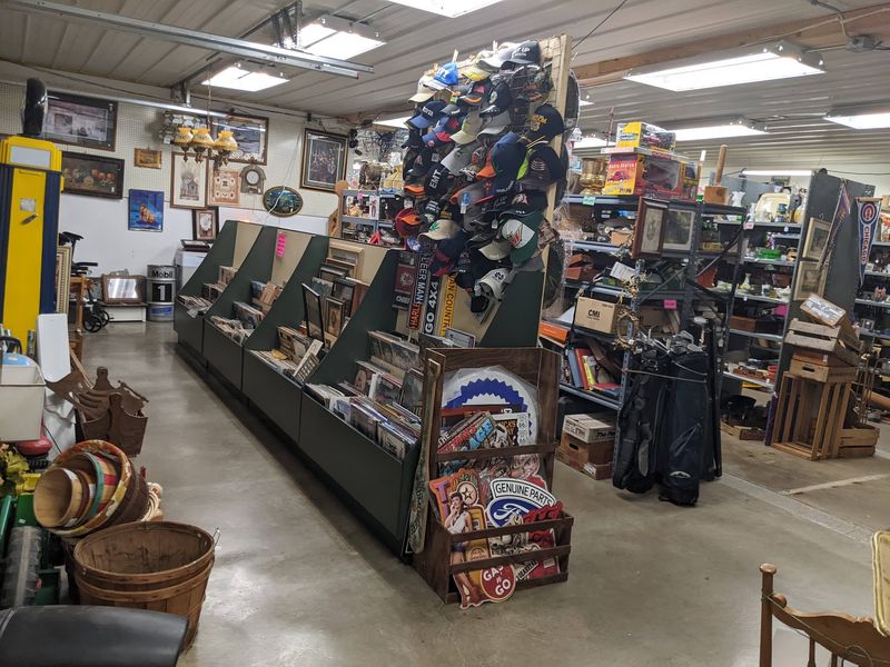 Shaggy's Indoor Flea Market - Dubuque