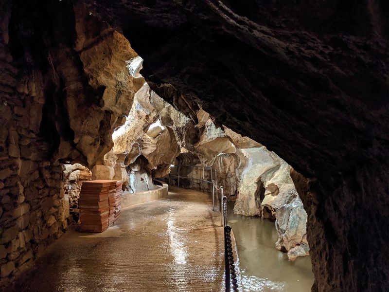 Linville Caverns