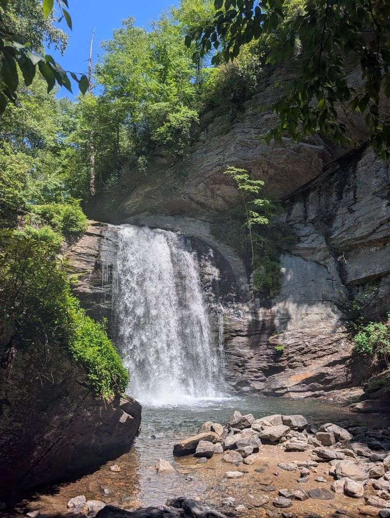 Waterfalls And River Views That Cool The Mood