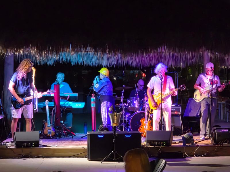 Live Music That Turns Dinner Into a Hangout
