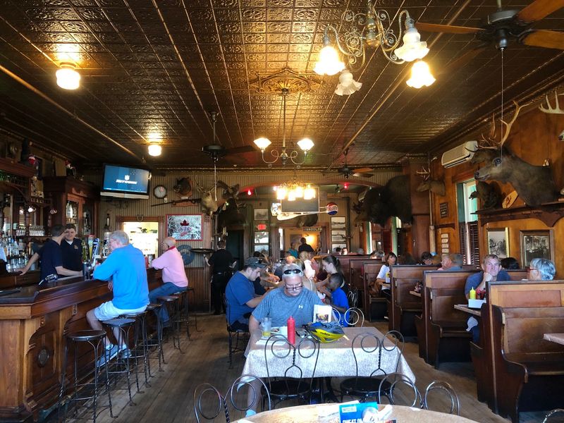 Sleder's Family Tavern - Traverse City