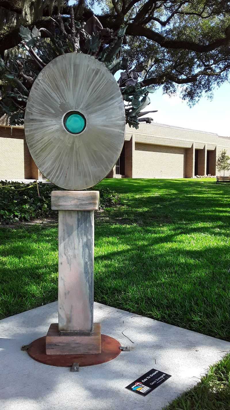 Explore the art and grounds around the Ashley Gibson Barnett Museum of Art - Lakeland