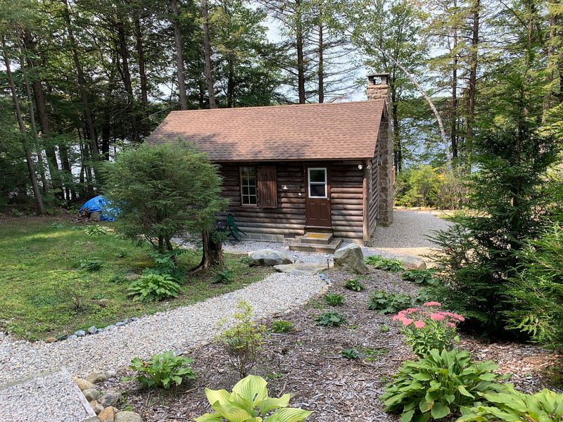 Benton Cove Cabins - East Otis