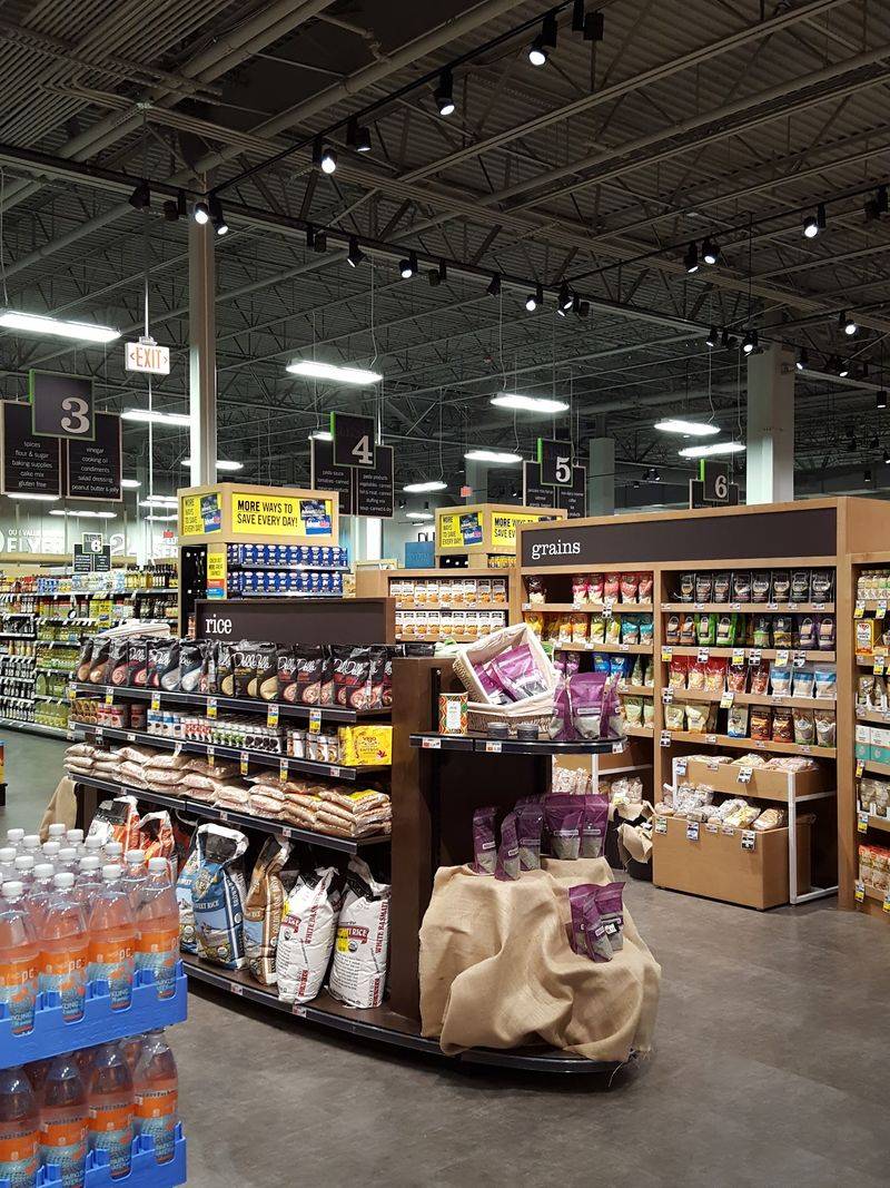 Market 32, Oxford, New Haven County