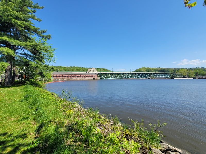 Riverside Views That Change With Every Season