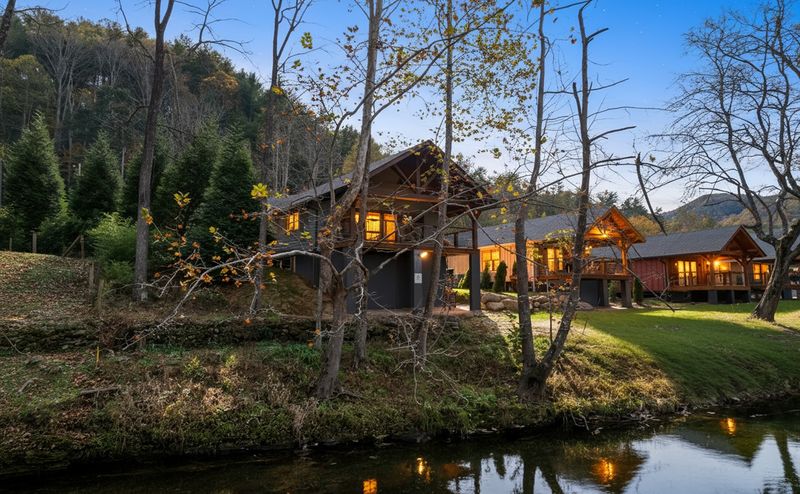 Cool Air and Quiet Luxury - Highlands, Macon County,