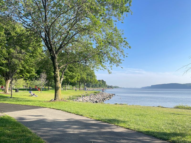 Riverside Ease in Scenic Hudson Park