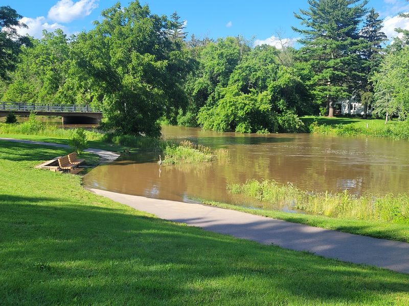 Baraboo - Bluffs, Trails, and Small-Town Comfort