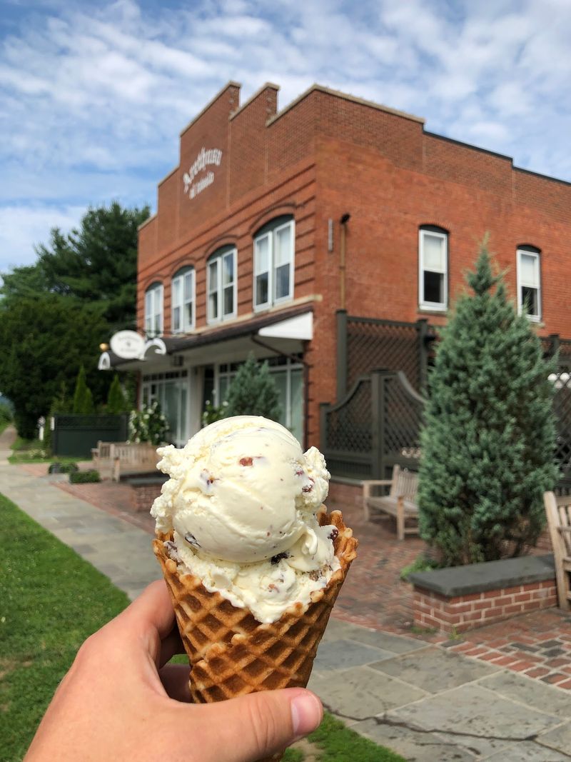 Arethusa Farm Dairy, Bantam, Litchfield County