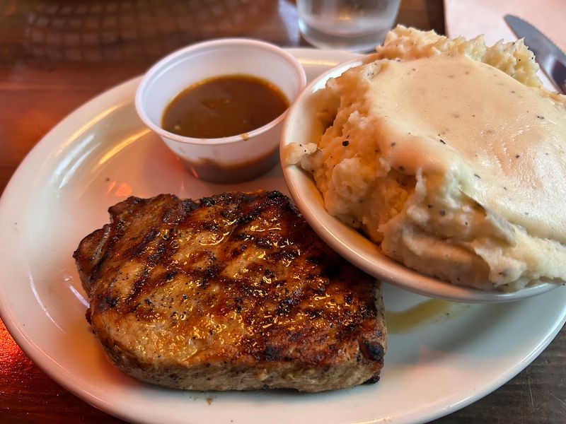Rolls, Ribeyes, and a Lively Dinner Crowd - Texas Roadhouse, Columbus, Franklin County