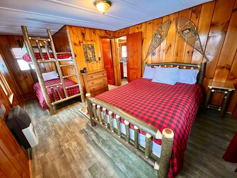 Adirondack Lake Cabins - Indian Lake