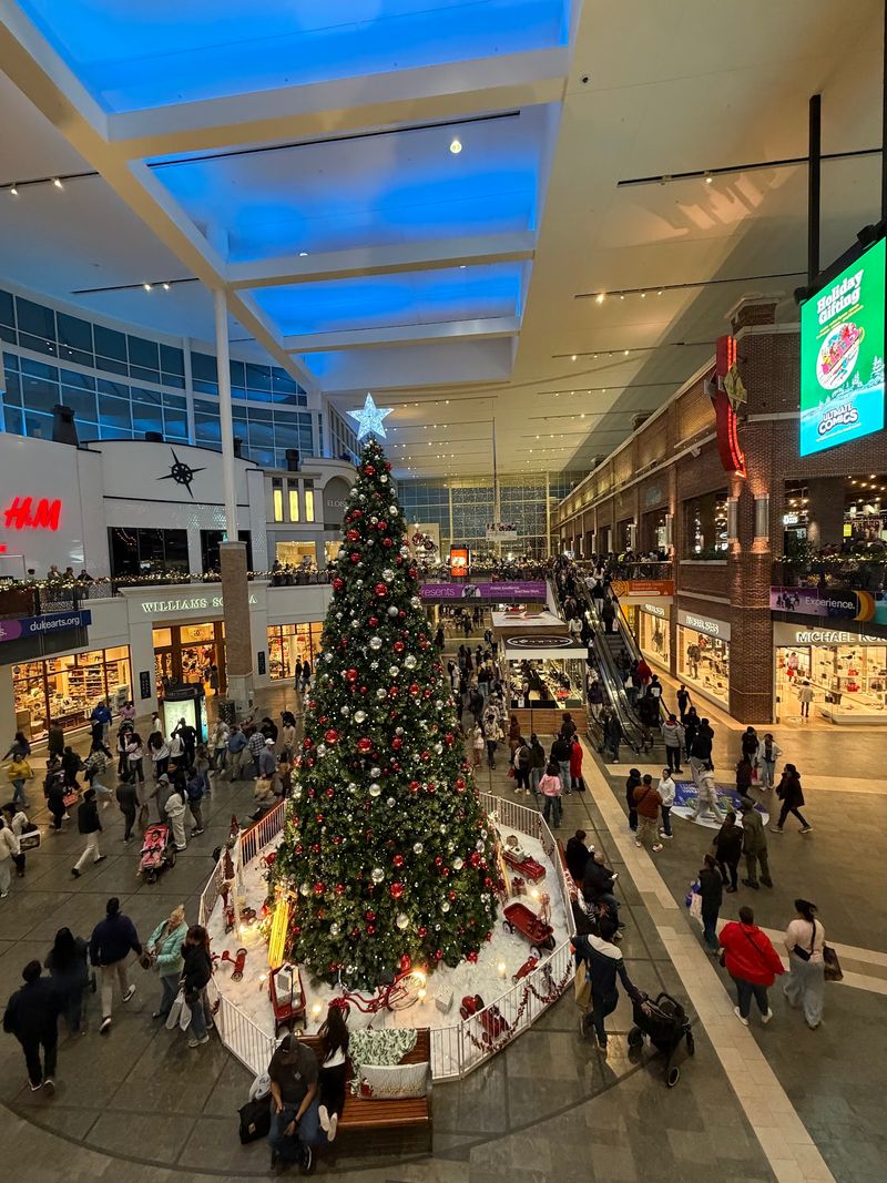 Seasonal Events, Holiday D&eacute;cor, and Special Experiences