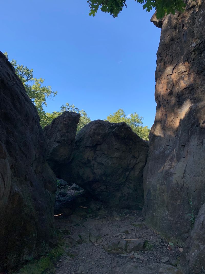 Judges Cave - New Haven