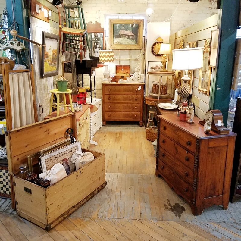 Farmington Antiques Weekend - Farmington, Hartford County,