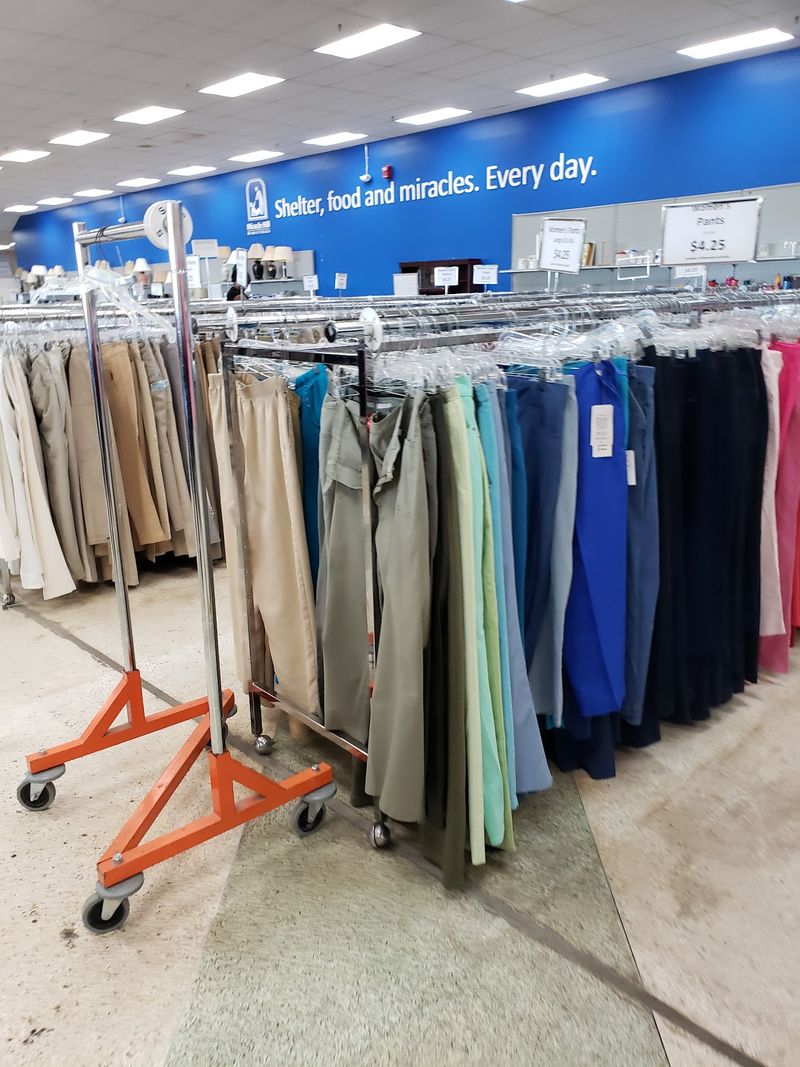 The $25 Cart Deal Feels Like a Thrifter's Game Show