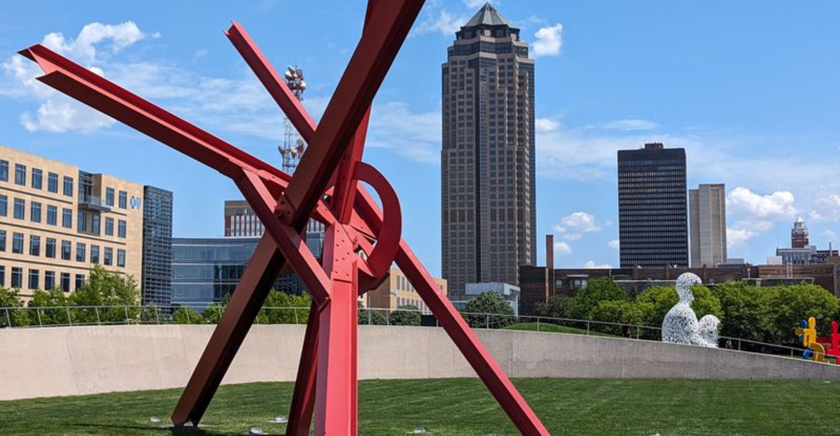Inside This Iowa Sculpture Park Where Giant Artworks Turn A Simple Walk Into An Unforgettable City Experience