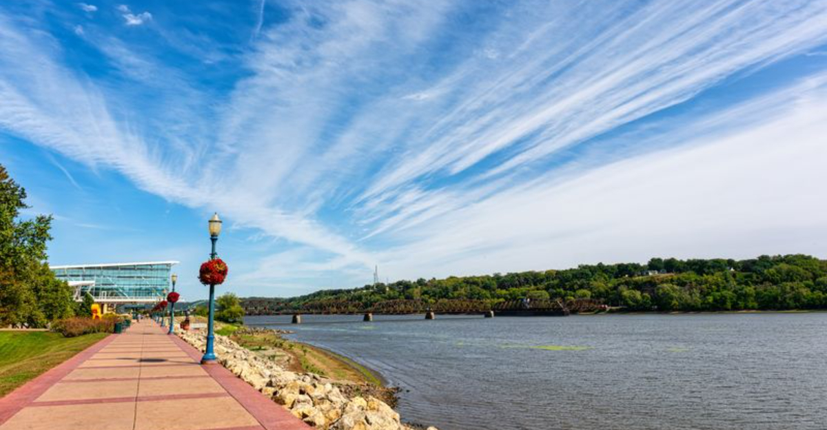 These 11 Iowa Riverwalks Surprised Me With Beautiful Scenery And Hidden Outdoor Experiences