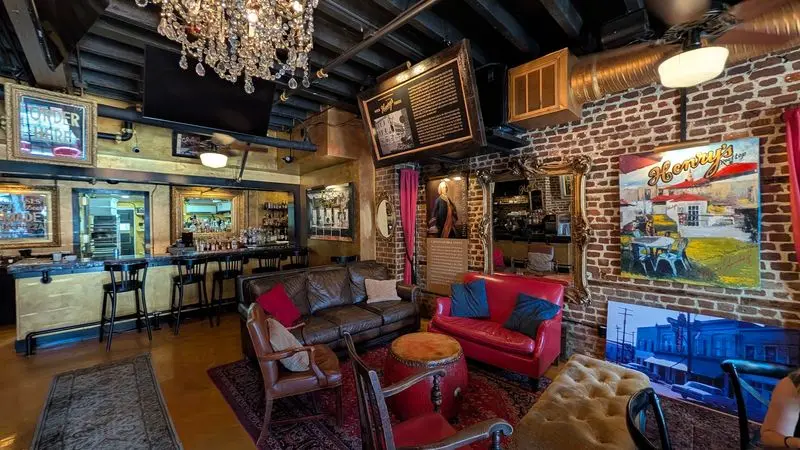 Henry's On The Market - Charleston