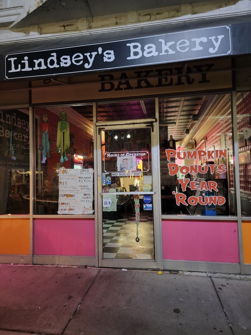 Lindsey's Bakery, Circleville, Pickaway County, Pumpkin Donut and Coffee