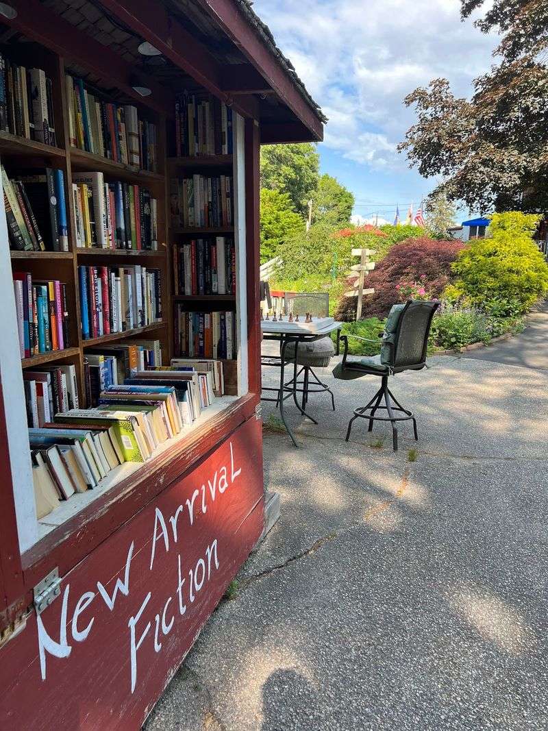 The Book Barn - Niantic