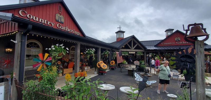Farmhouse Style at Country Gatherings