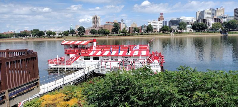 City Island Turns the Cruise Into a Full Outing