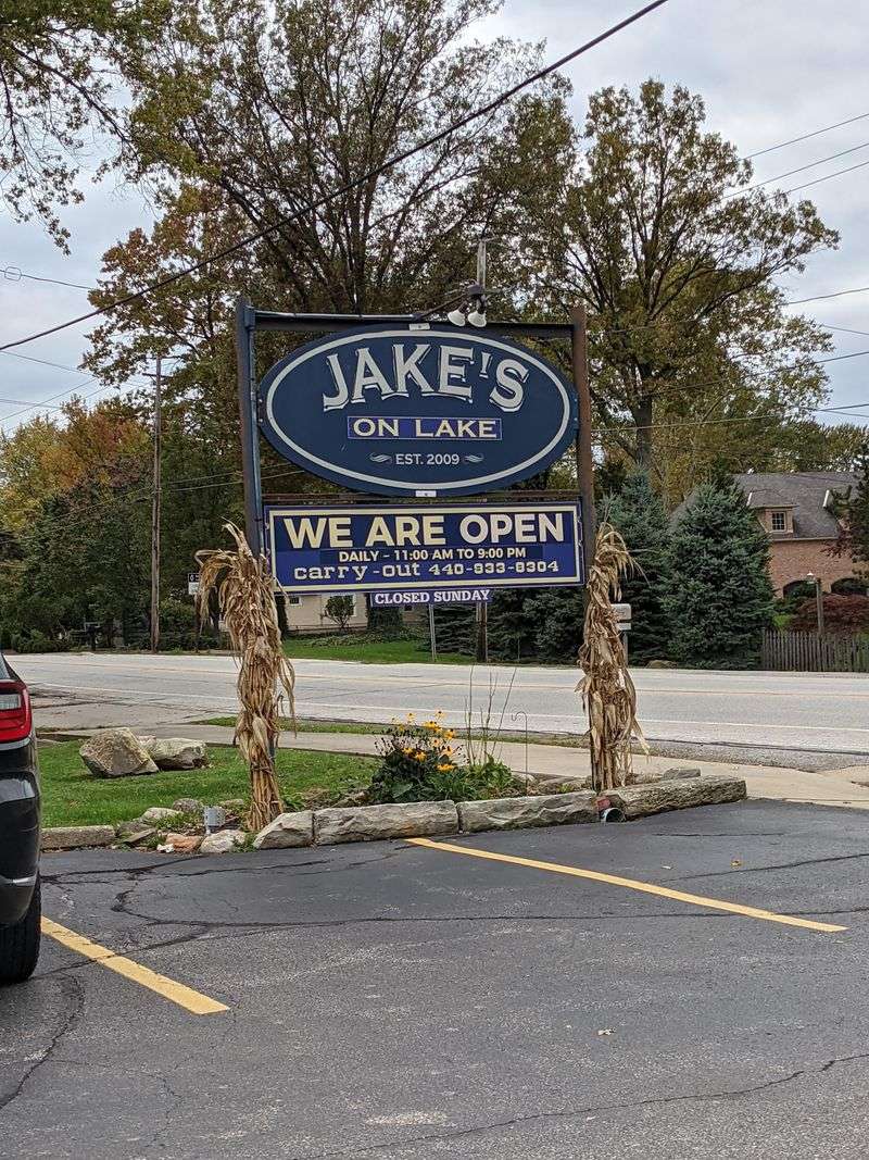 Lake Road Makes It Easy To Pair Dinner With A Shoreline Stop