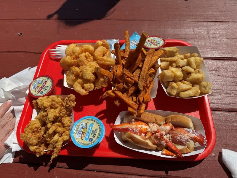 The Fried Seafood Platters Are The Main Attraction