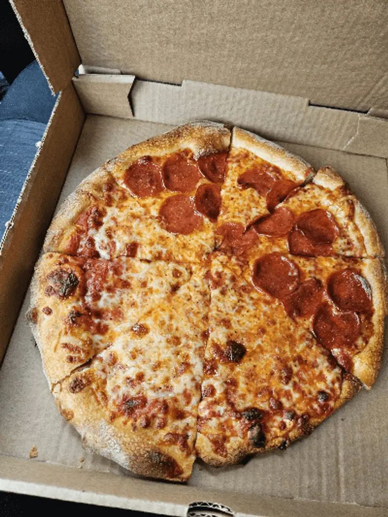 A Worthwhile Stop For Pizza Fans Passing Through
