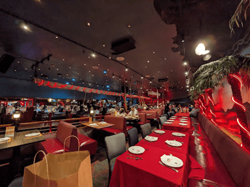 The Polynesian Rooms Set the Scene