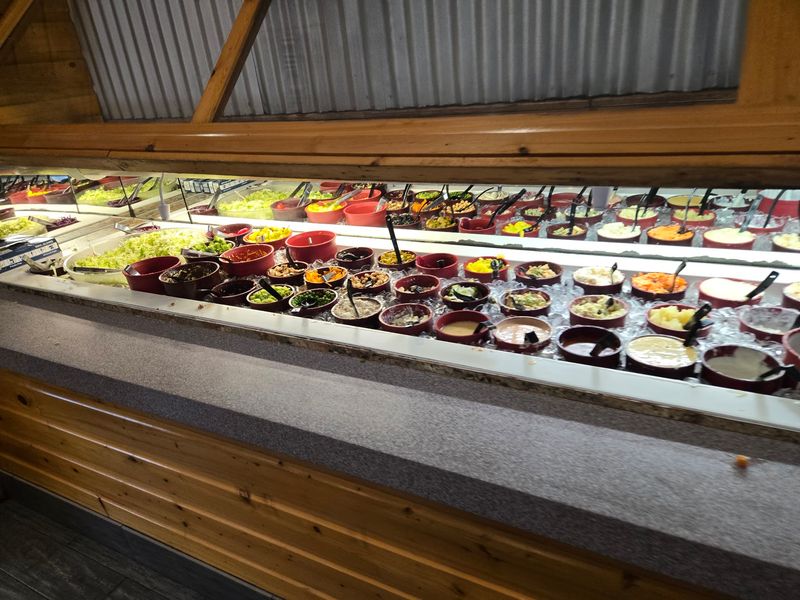 The Salad Bar Offers a Fresh Change of Pace