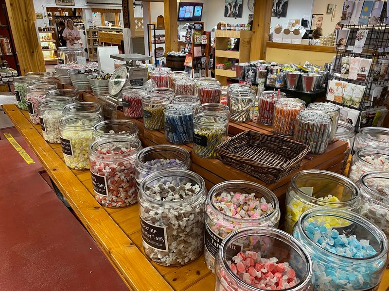 A Sensory Stop With Murals, Aromas, and Market Energy
