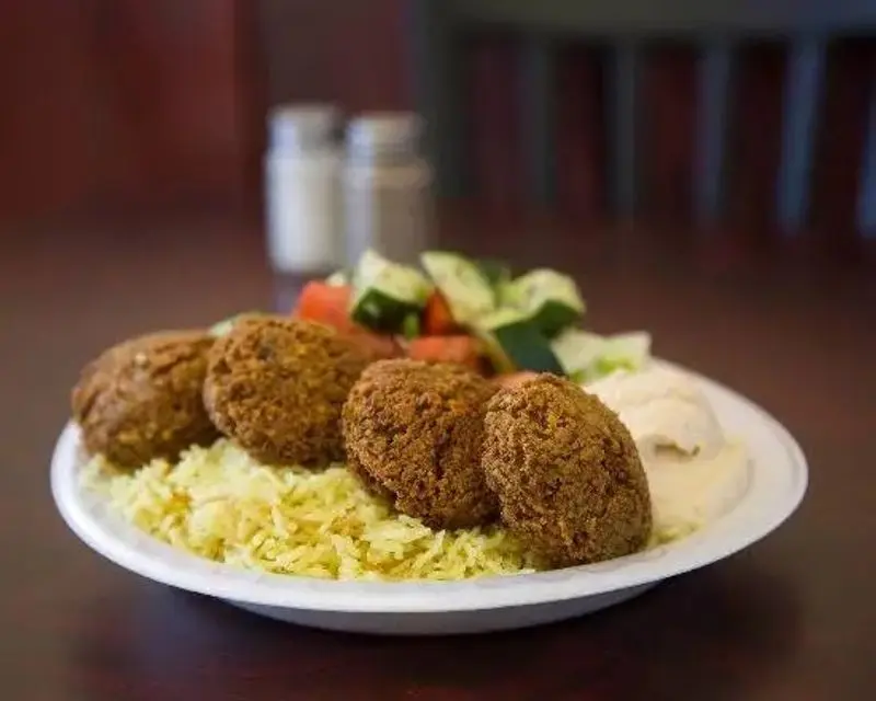 Big Plates, Plenty To Share