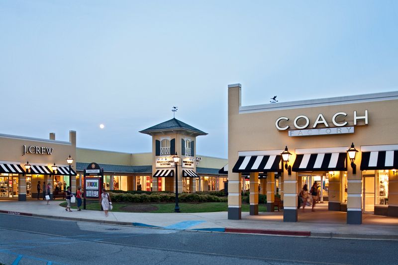 Start With the Big-Name Fashion Outlets