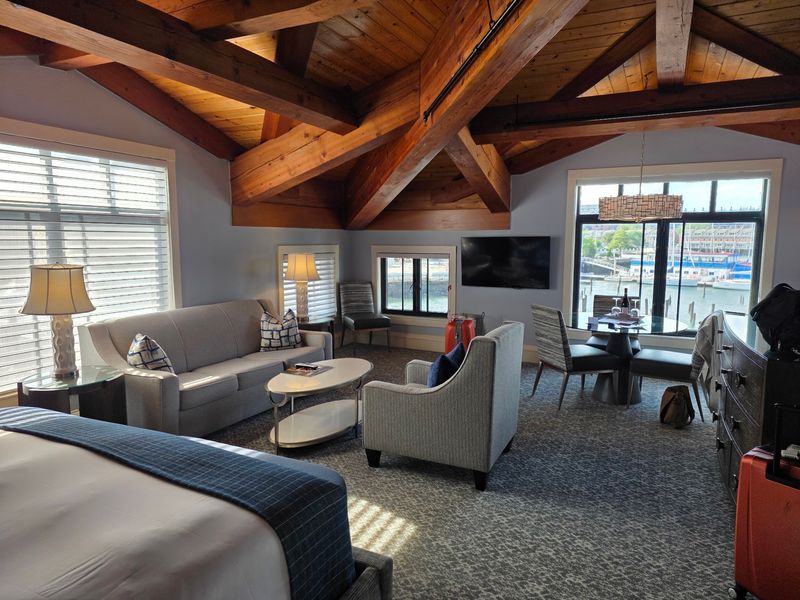 Rooms With Nautical Style and Serious Comfort