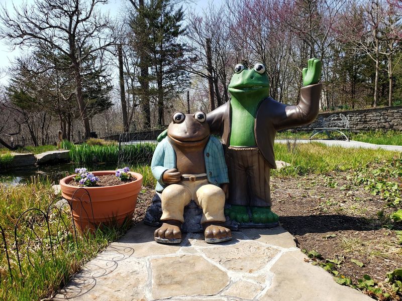 Frogs Make Excellent Neighbors