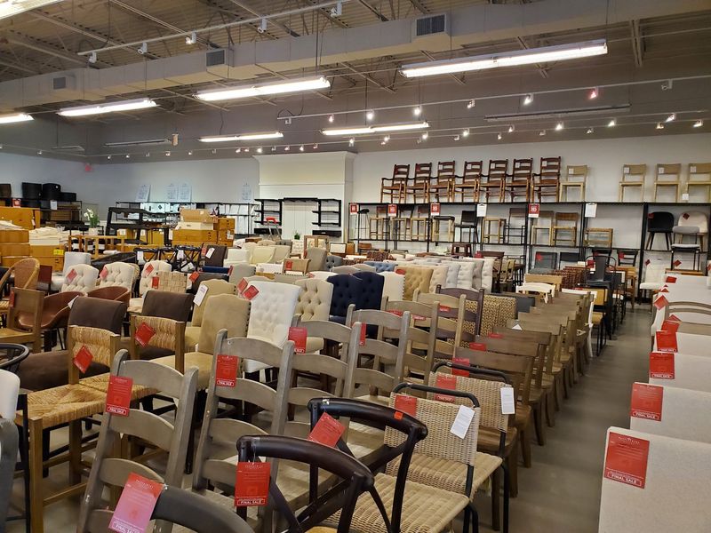Big Deals Give the Mall Its Real Star Power
