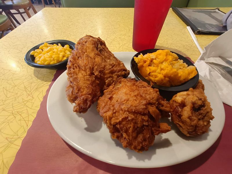 Fried Chicken Draws a Loyal Crowd