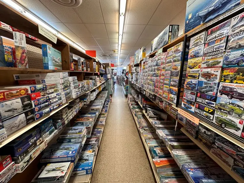 Lee's Toy & Hobby - Groton