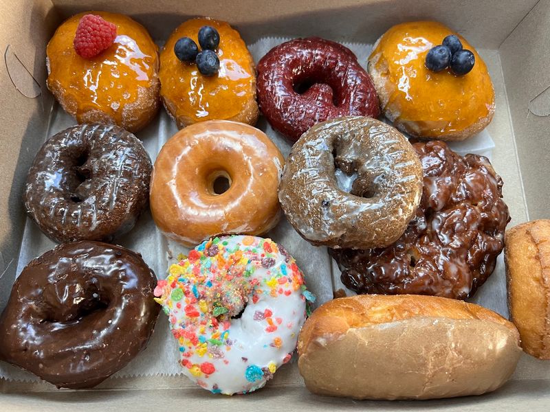 Main Donuts - Royal Oak