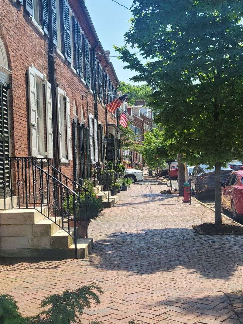 New Castle - Cobblestones, Colonial Homes, and Riverfront Charm