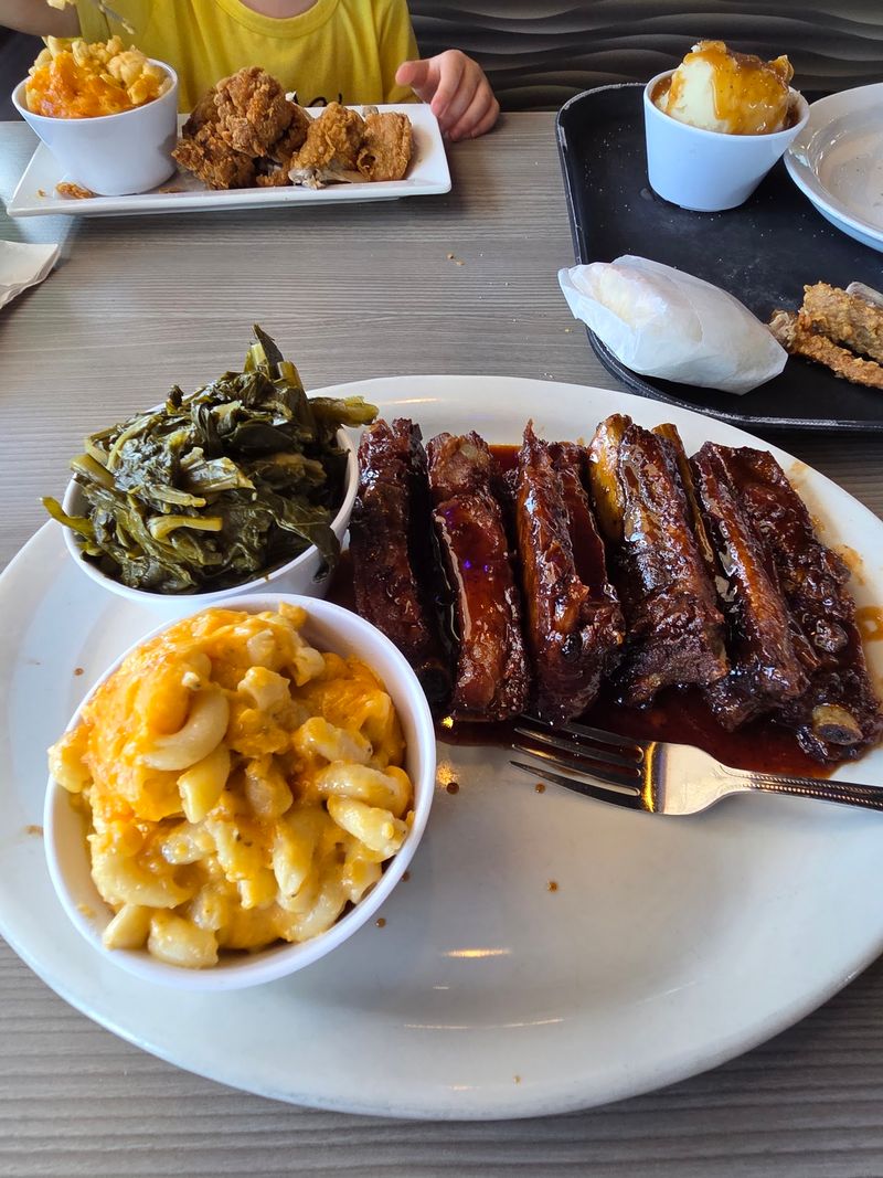 Lillie Mae's Southern Buffet - Southfield