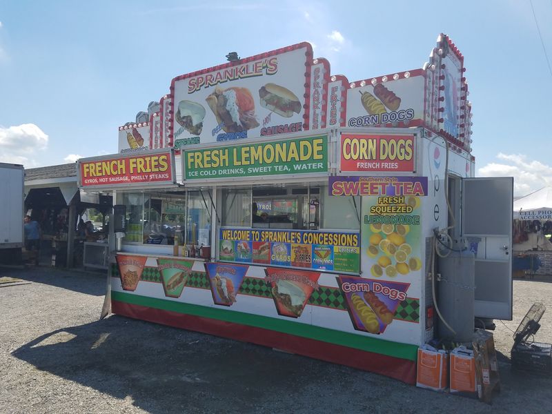 Food Stands That Keep Shoppers Fueled