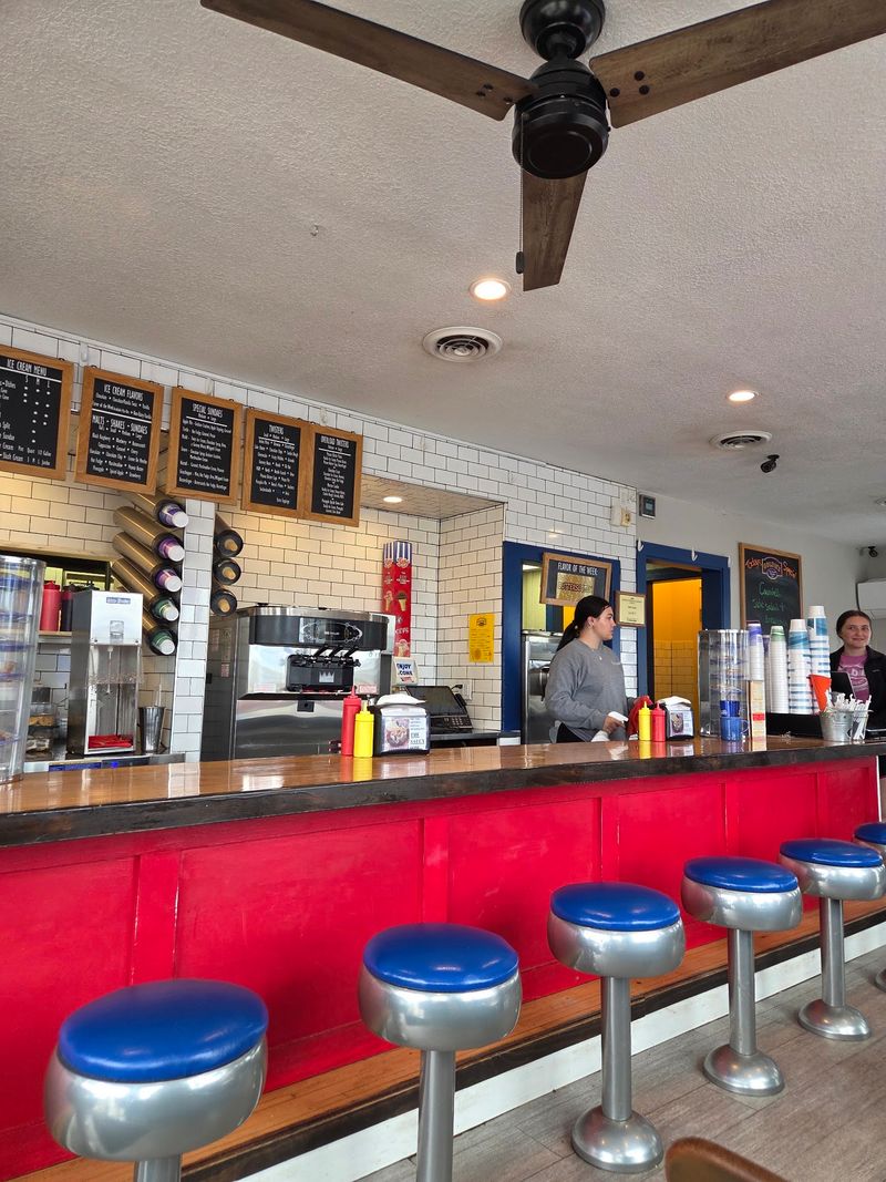 Counter Seats, Local Chatter, and Diner Warmth