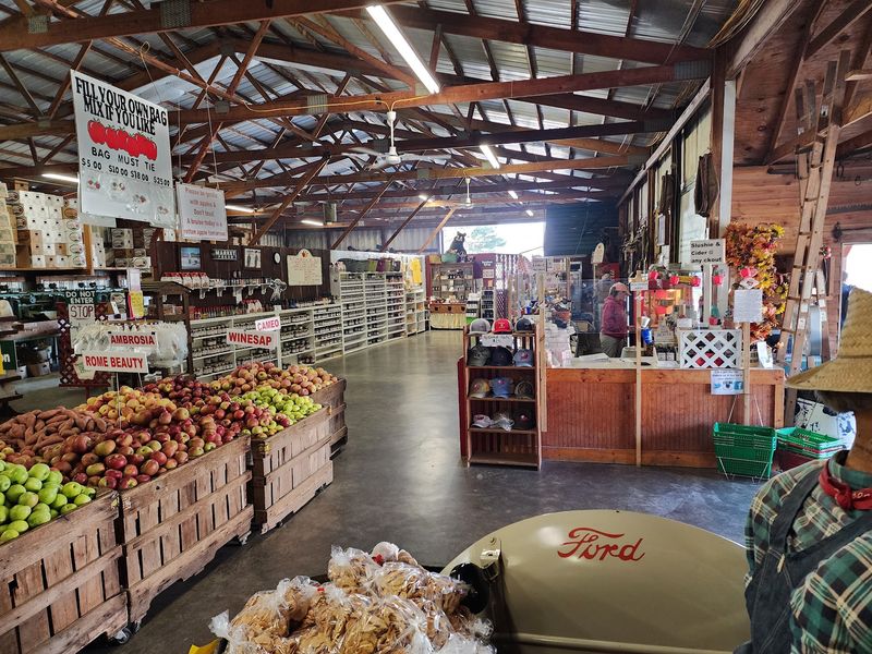 Hillcrest Orchards - Ellijay
