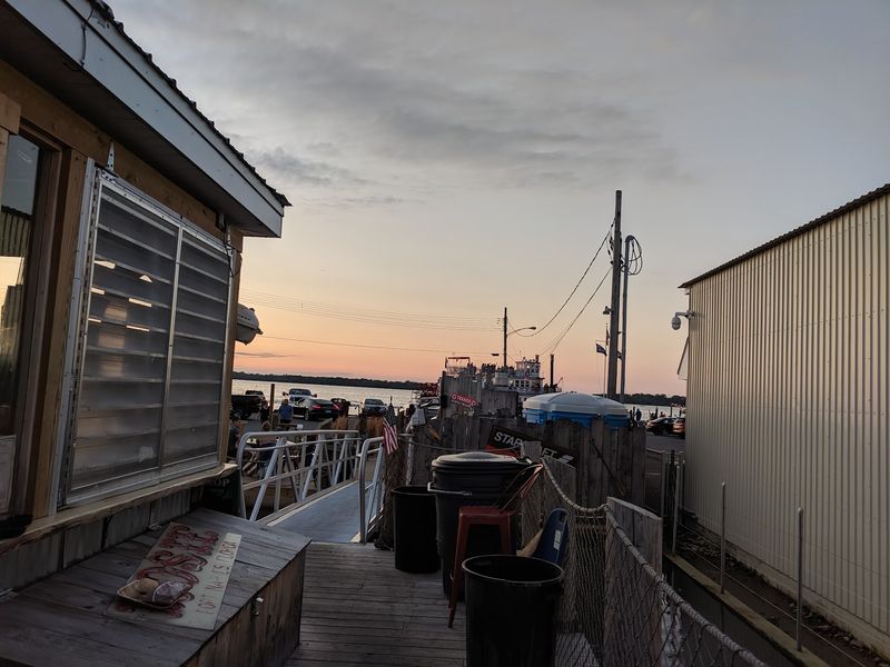 Woody's Backwater BARge & Grill - Erie