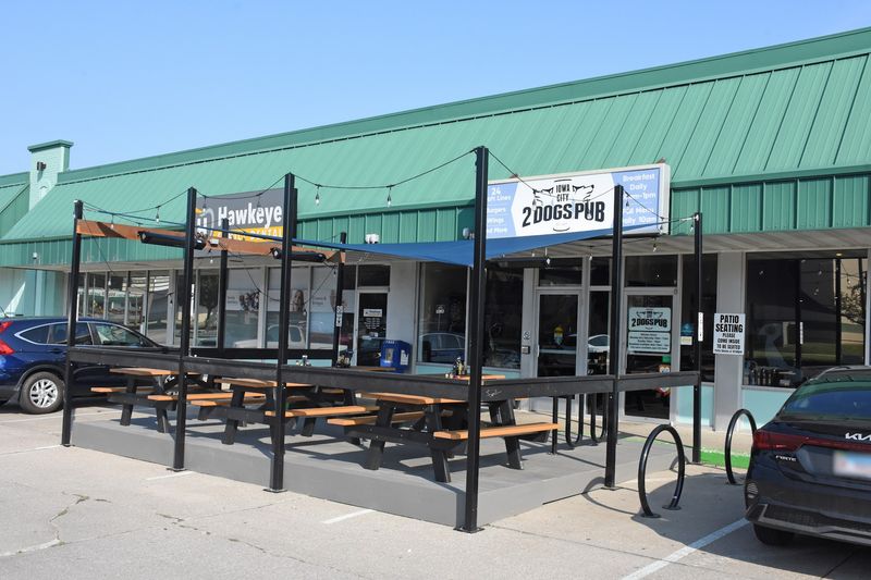 2 Dogs Pub - Iowa City