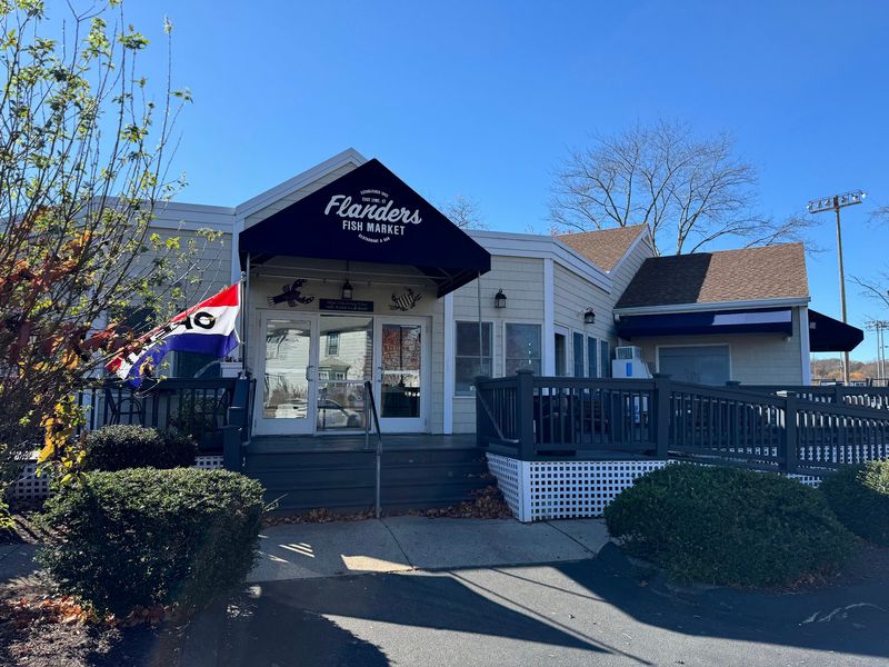 Flanders Fish Market & Restaurant - East Lyme