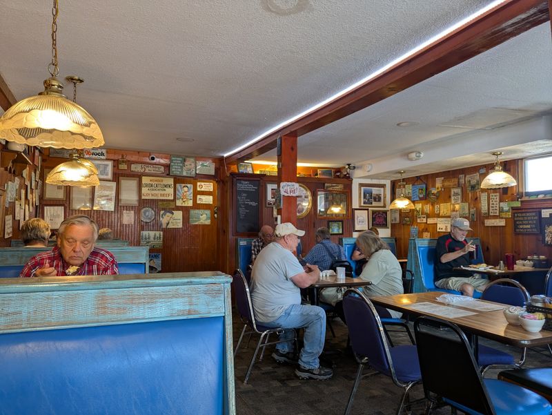 A Dining Room With Old-School Character